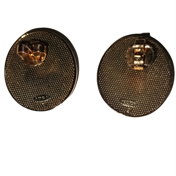 Large round post earrings - Picture 6 of 7